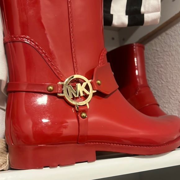 New Michael Kors rain boots size 10 limited edition red with NK gold logo - Picture 1 of 4